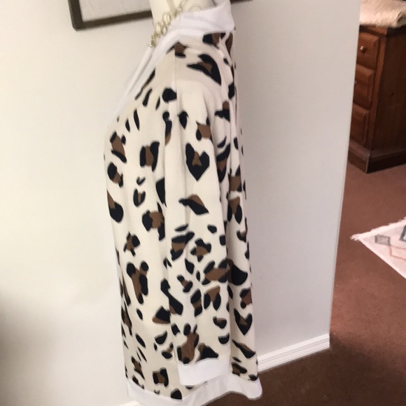 Gorgeous light weight extra long cardigan sweater new without tags - Picture 4 of 9